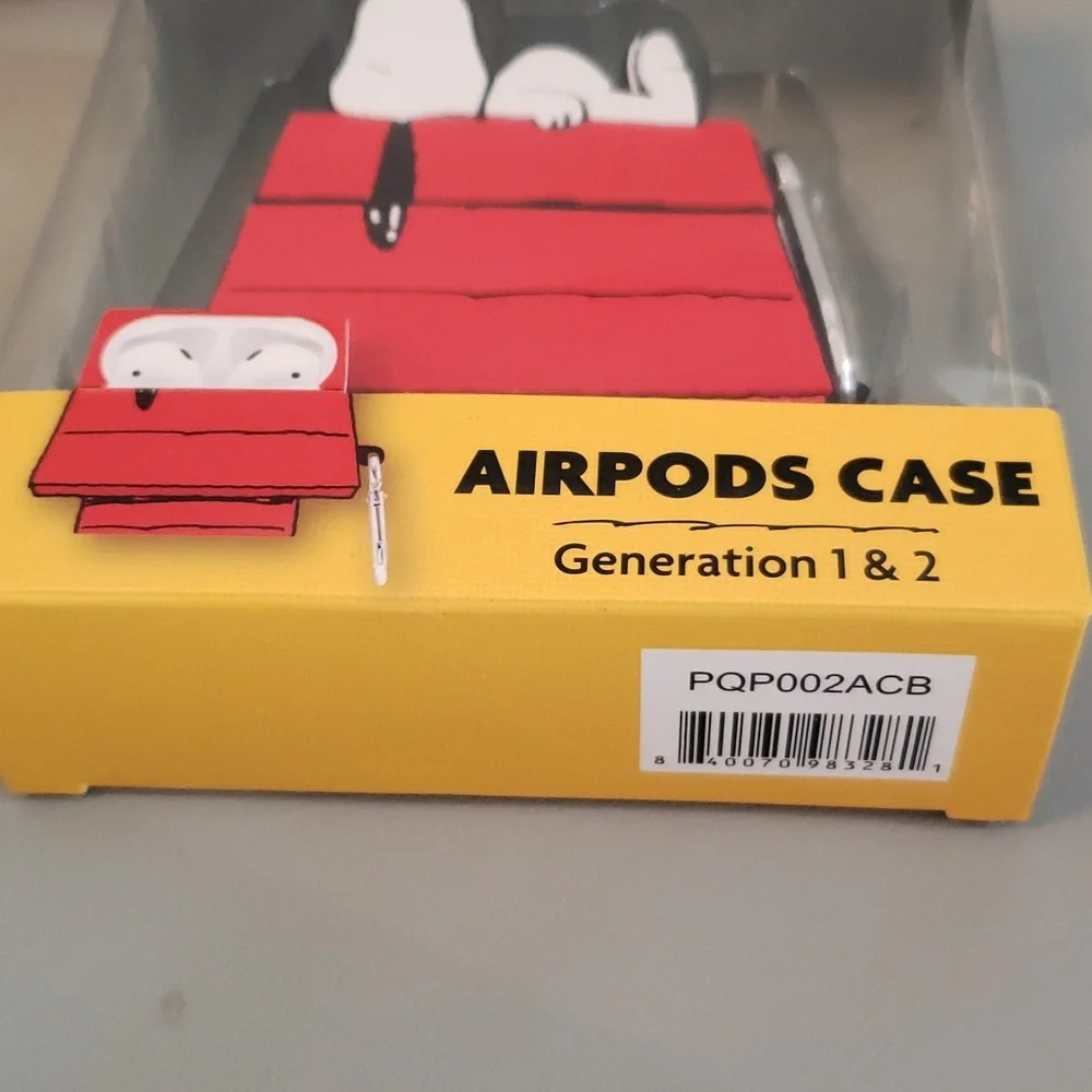 PEANUTS Airpods generations 1 & 2 Snoopy on Doghouse case NWT